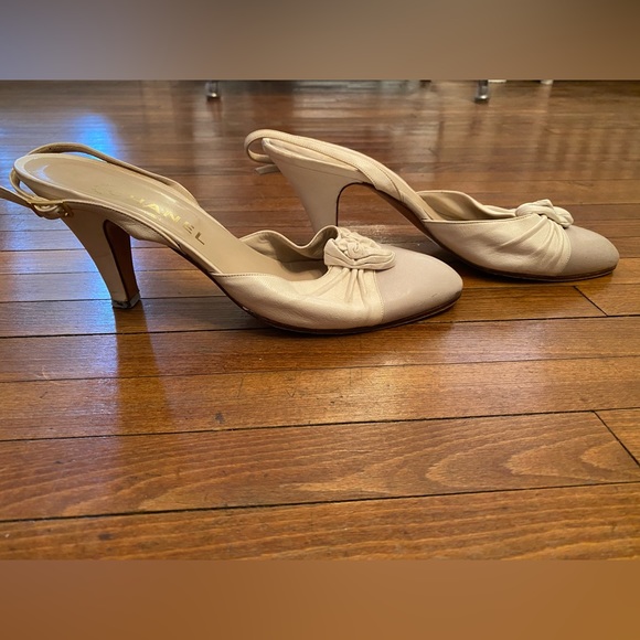 Chanel classic sling back heels. Size 8 (narrow). Made in Italy. Authentic. - Picture 2 of 4